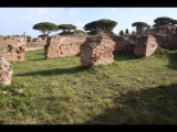 05116 ostia - regio i - insula xix - horrea dei mensores (i,xix,4) - ostseite - 9. raum von sueden - bli aus dem hinteren bereich ri suedosten - 01-2024.jpg